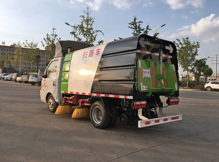 道路清扫车玩具，模拟真实清洁，体验城市管理的乐趣